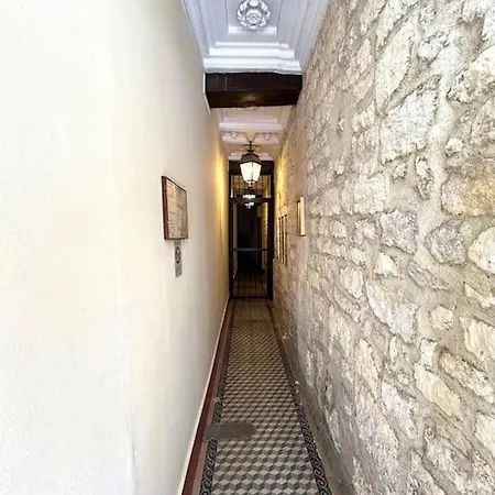Louvre -notre Dame 2bd, 2bath Ac